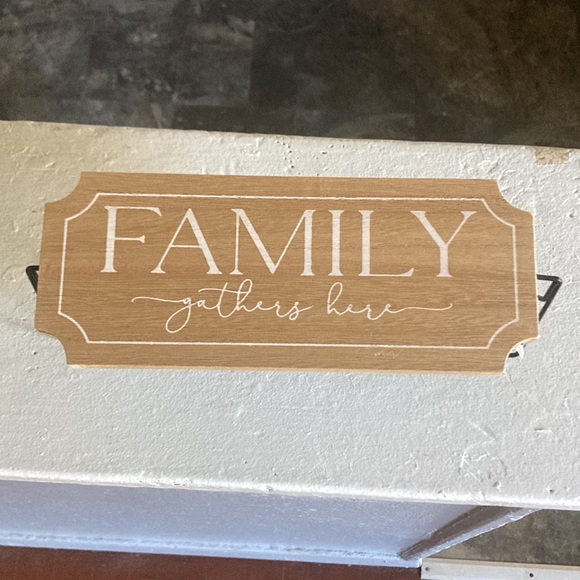 NWT Double Sided Wood & Metal Flip Sign-Welcome to Our Home/Family Gathers Here - Picture 8 of 12